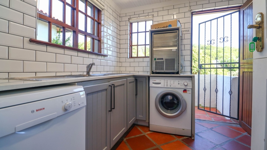 6 Bedroom Property for Sale in Kingfisher Creek Western Cape